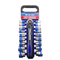 Ключ-трещотка и набор головок торцевых 8-32 мм, 19 предметов, "MAXIMUM" (2790)